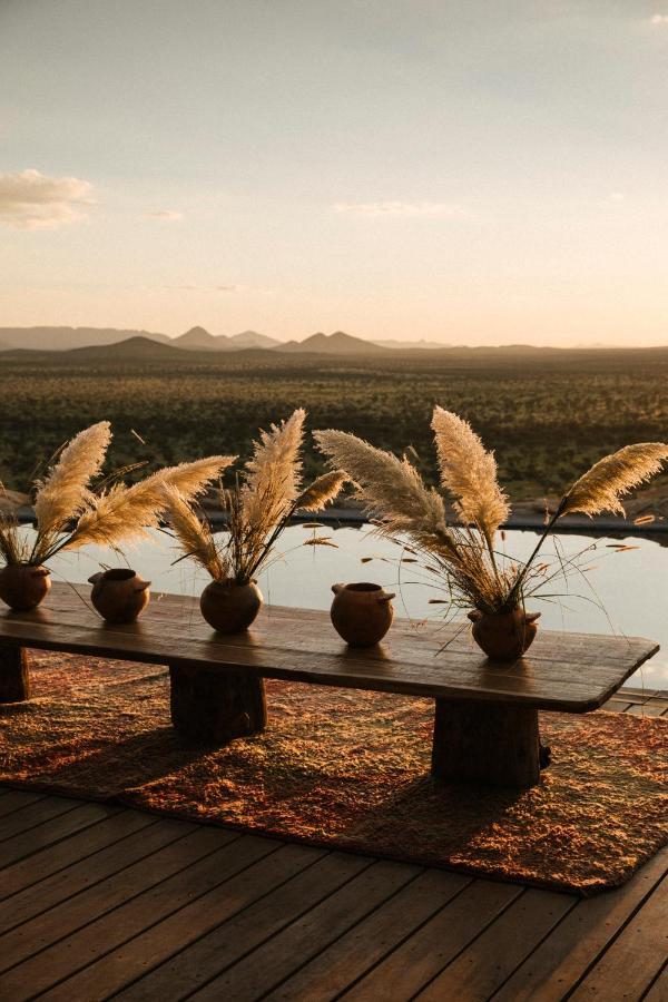 ホテル Our Habitas Namibia ウィントフーク エクステリア 写真