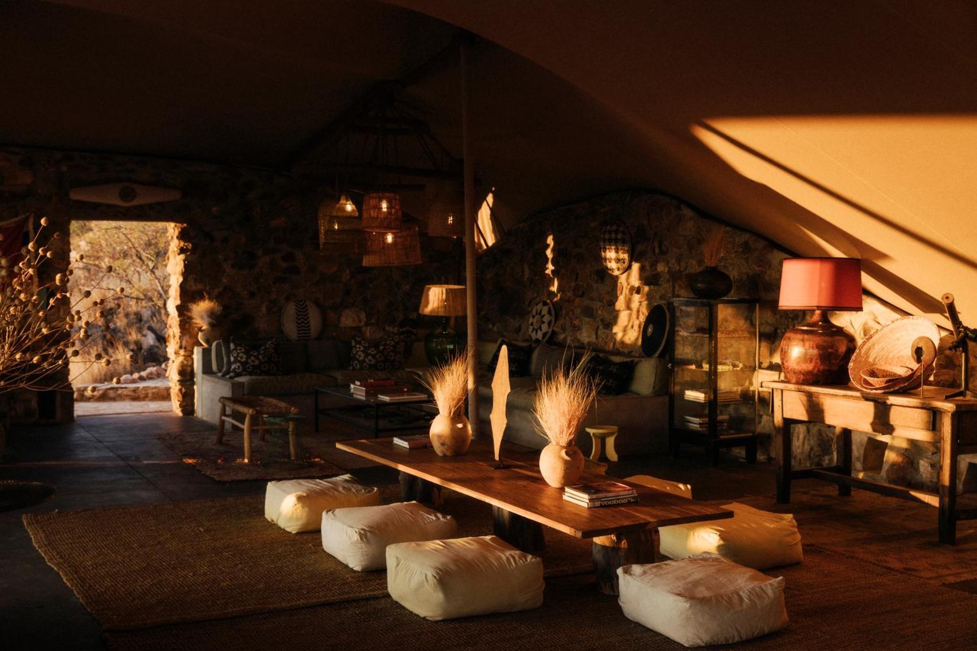 ホテル Our Habitas Namibia ウィントフーク エクステリア 写真
