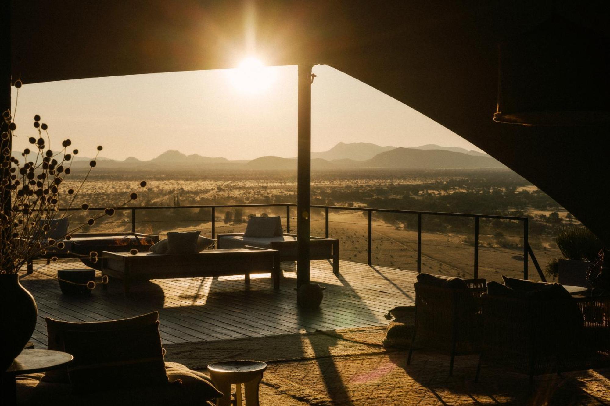 ホテル Our Habitas Namibia ウィントフーク エクステリア 写真