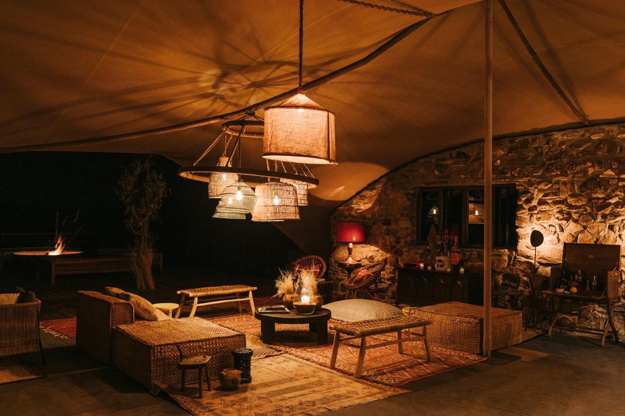 ホテル Our Habitas Namibia ウィントフーク エクステリア 写真
