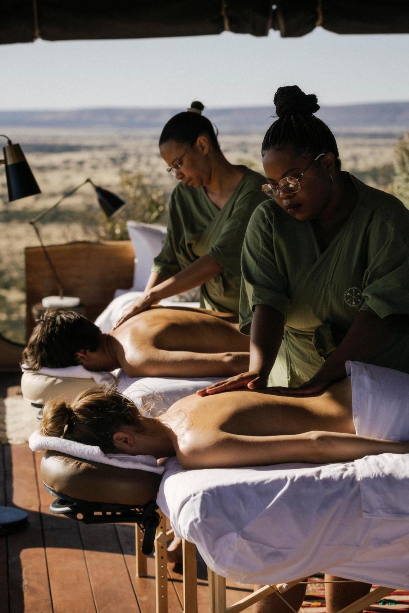 ホテル Our Habitas Namibia ウィントフーク エクステリア 写真