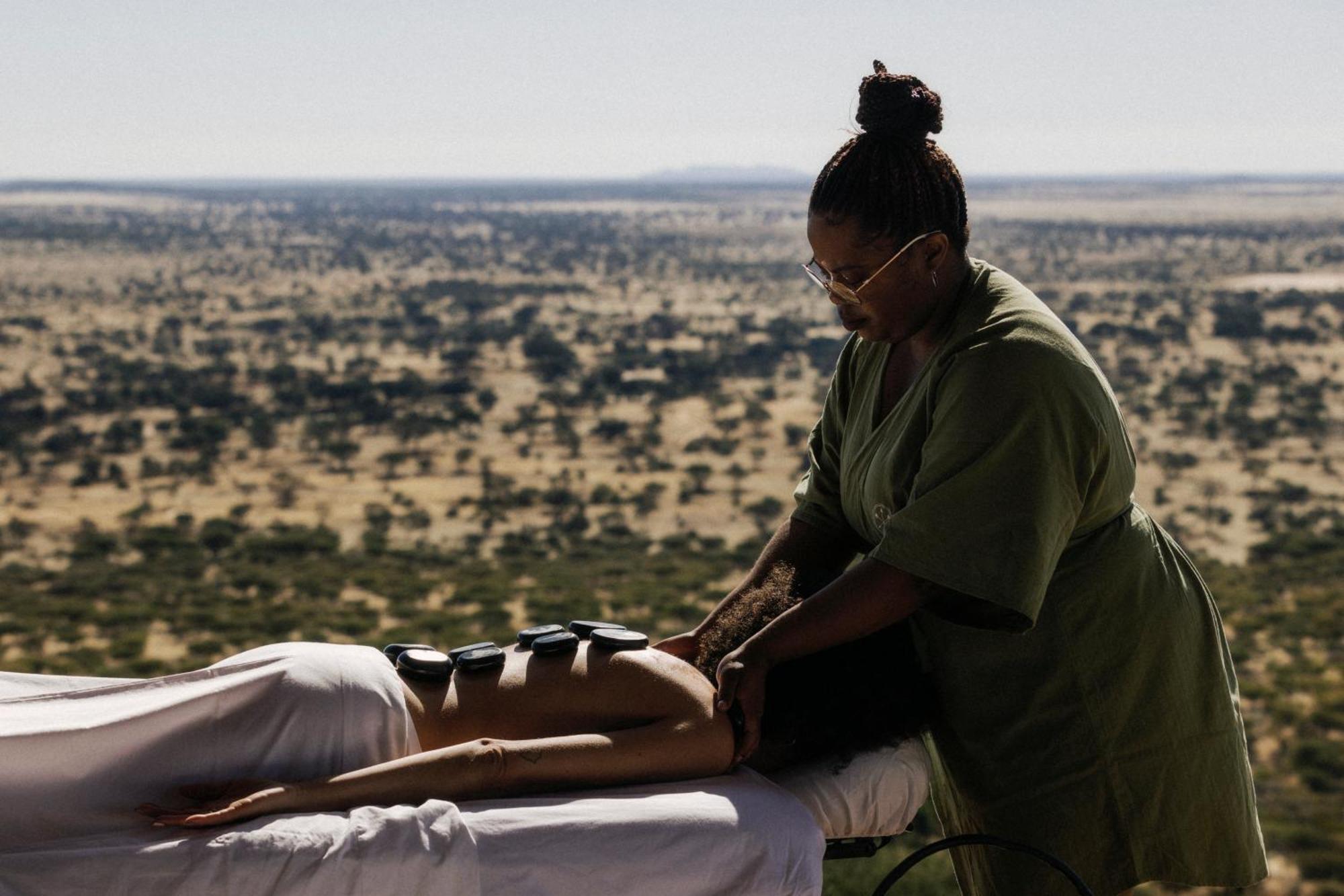 ホテル Our Habitas Namibia ウィントフーク エクステリア 写真